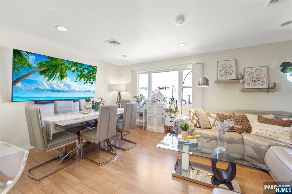 Property Photo:  36 Franklin Street 2  NJ 07407 
