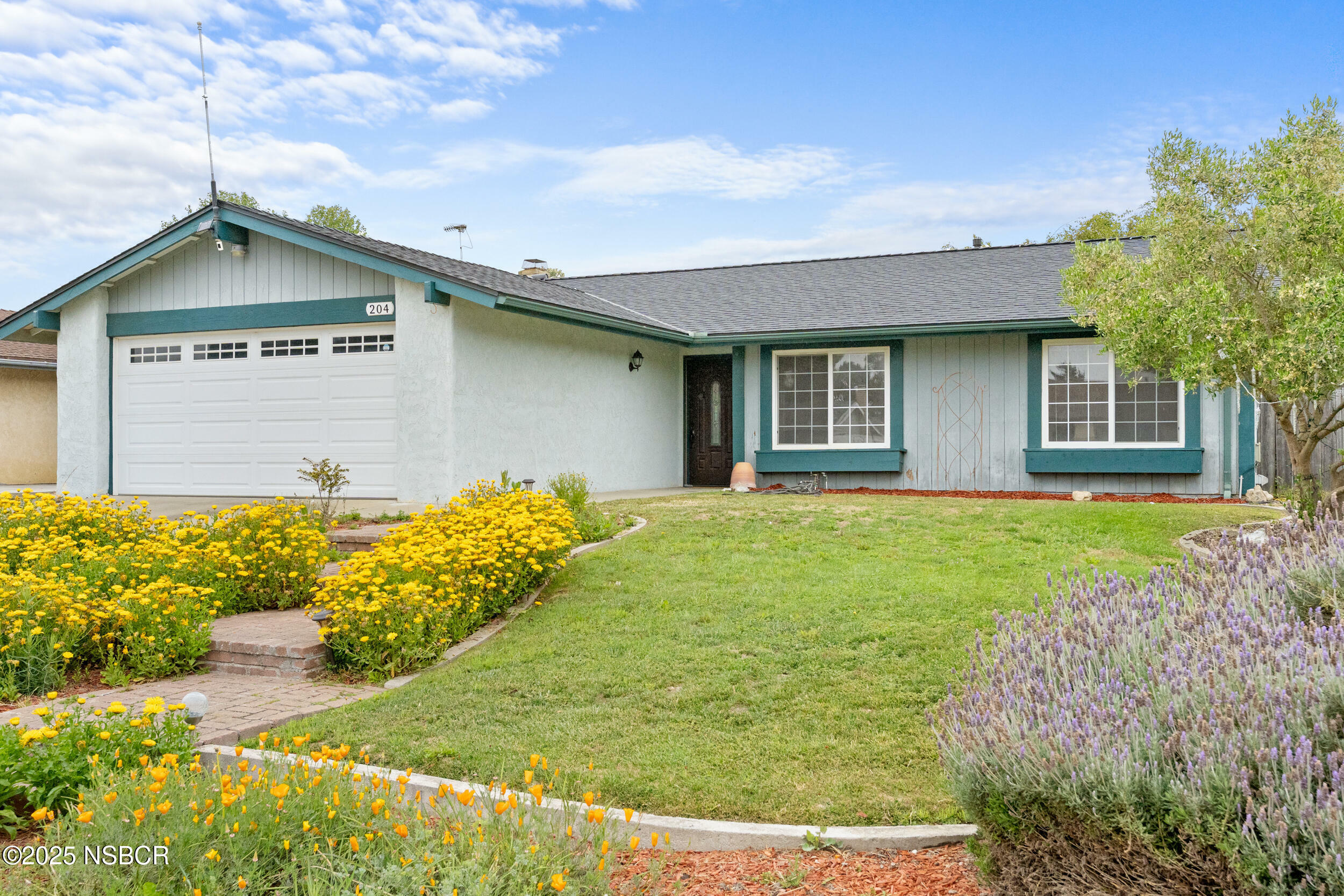 Property Photo:  204 S Tulip Street  CA 93436 