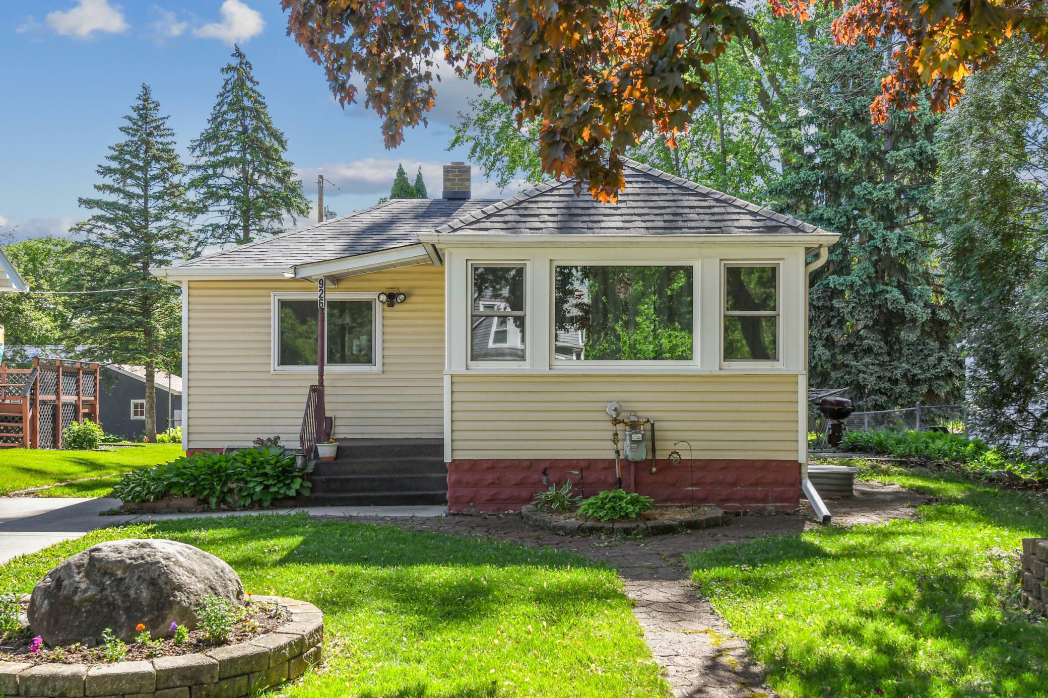 Property Photo: 926 Bellows Street MN 55118
