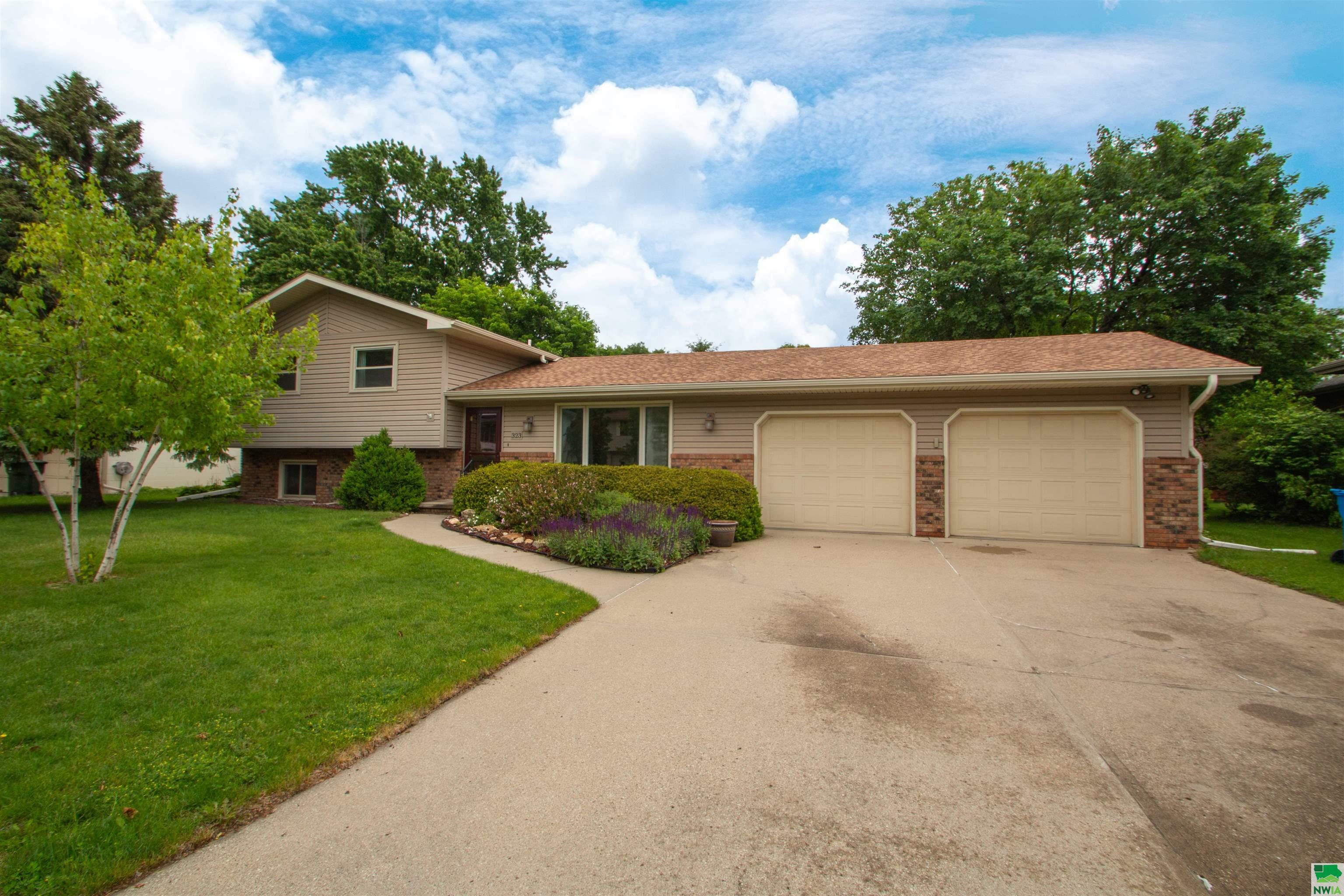 Property Photo: 323 S Ridge Dr NE 68776
