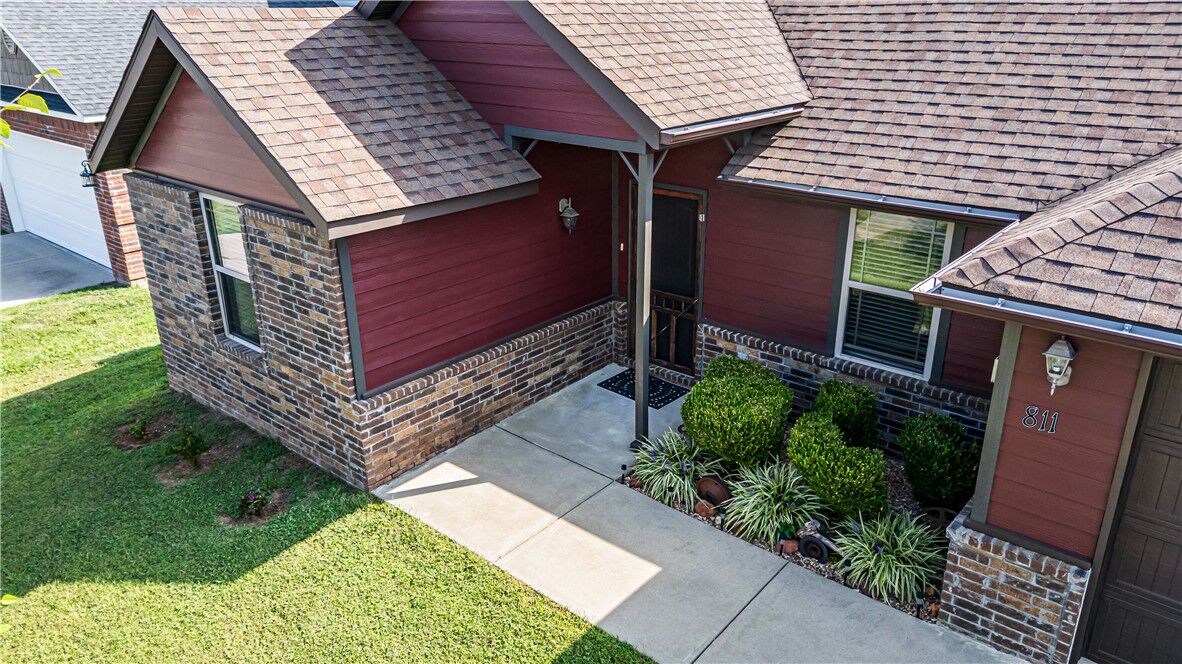 Property Photo:  811 SW Pure Globe Street  AR 72712 