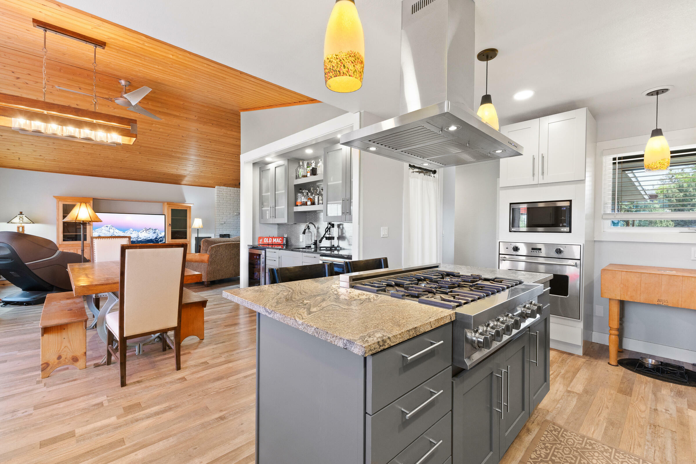 Property Photo: 64911 Glacier View Drive OR 97703