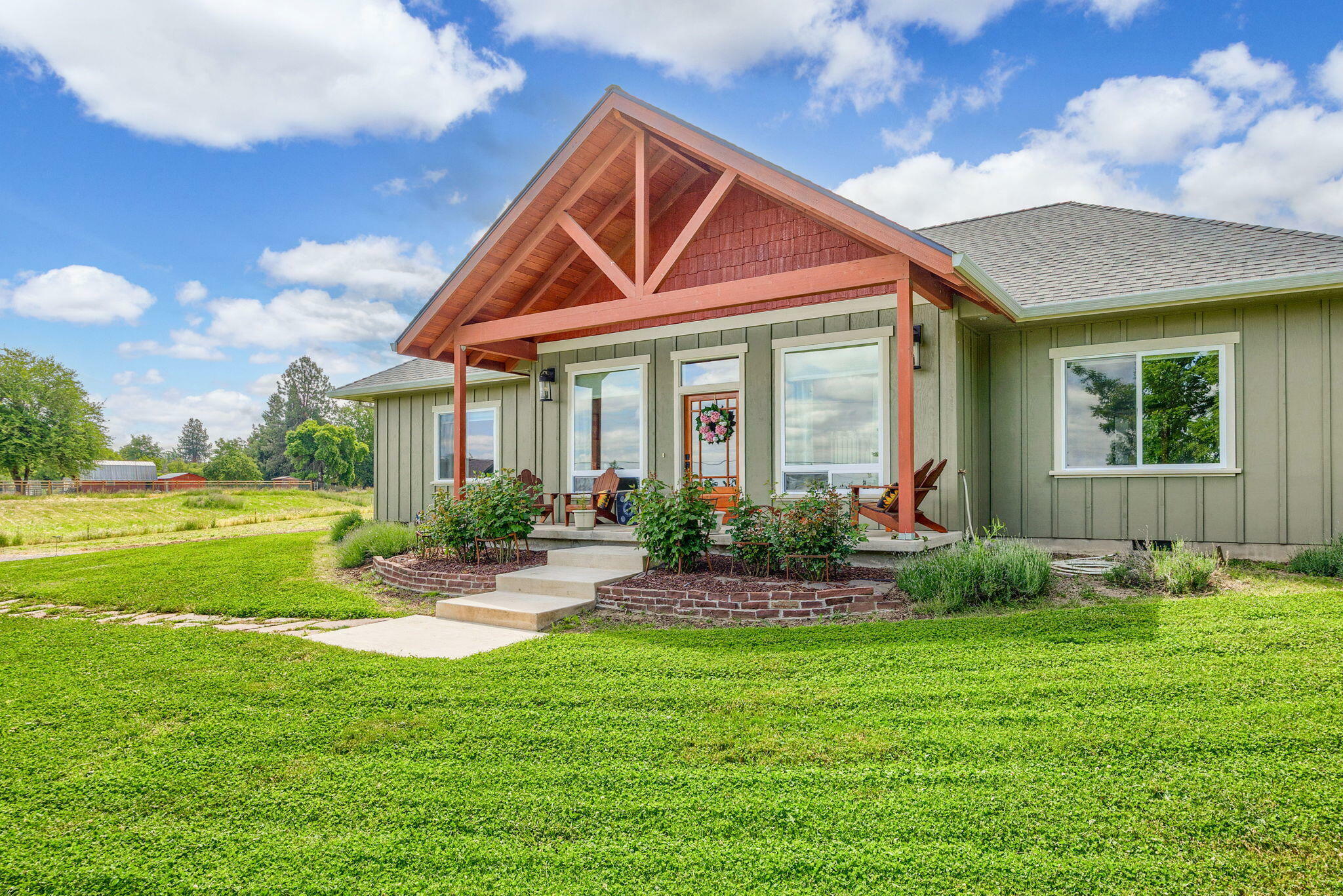 Property Photo: 2875 Judy Way OR 97501
