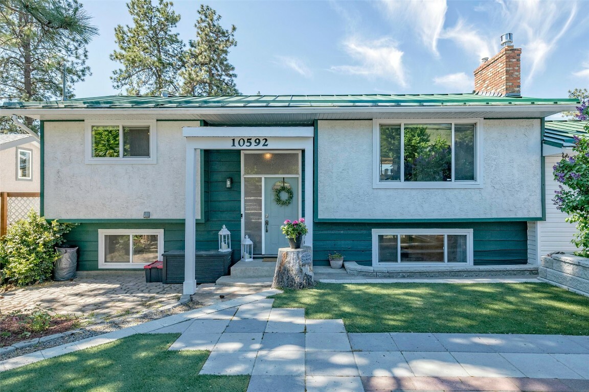 10592 Sherman Drive  Lake Country BC V4V 1W2 photo