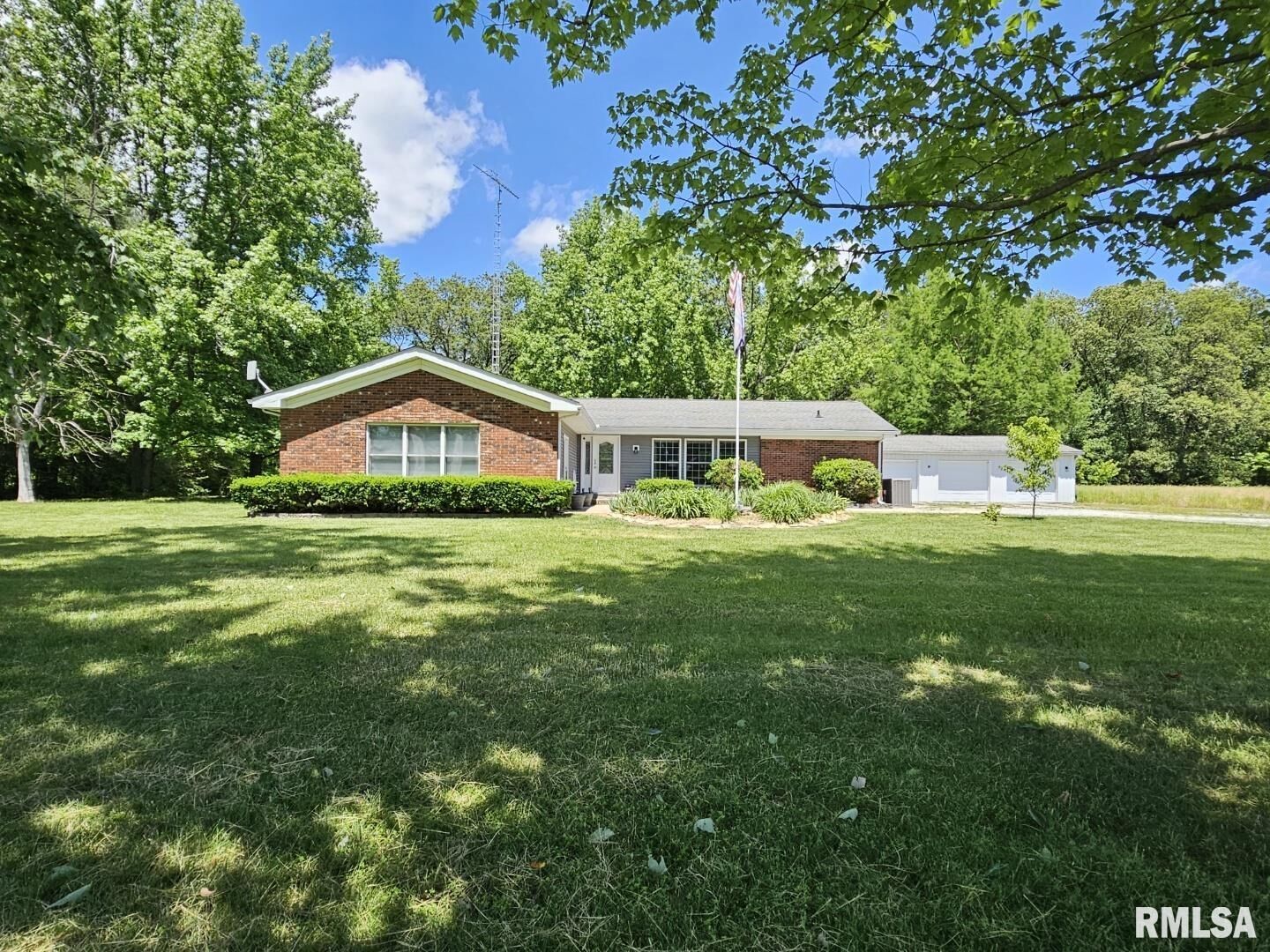 Property Photo: 17306 E Illinois Highway 142 IL 62872