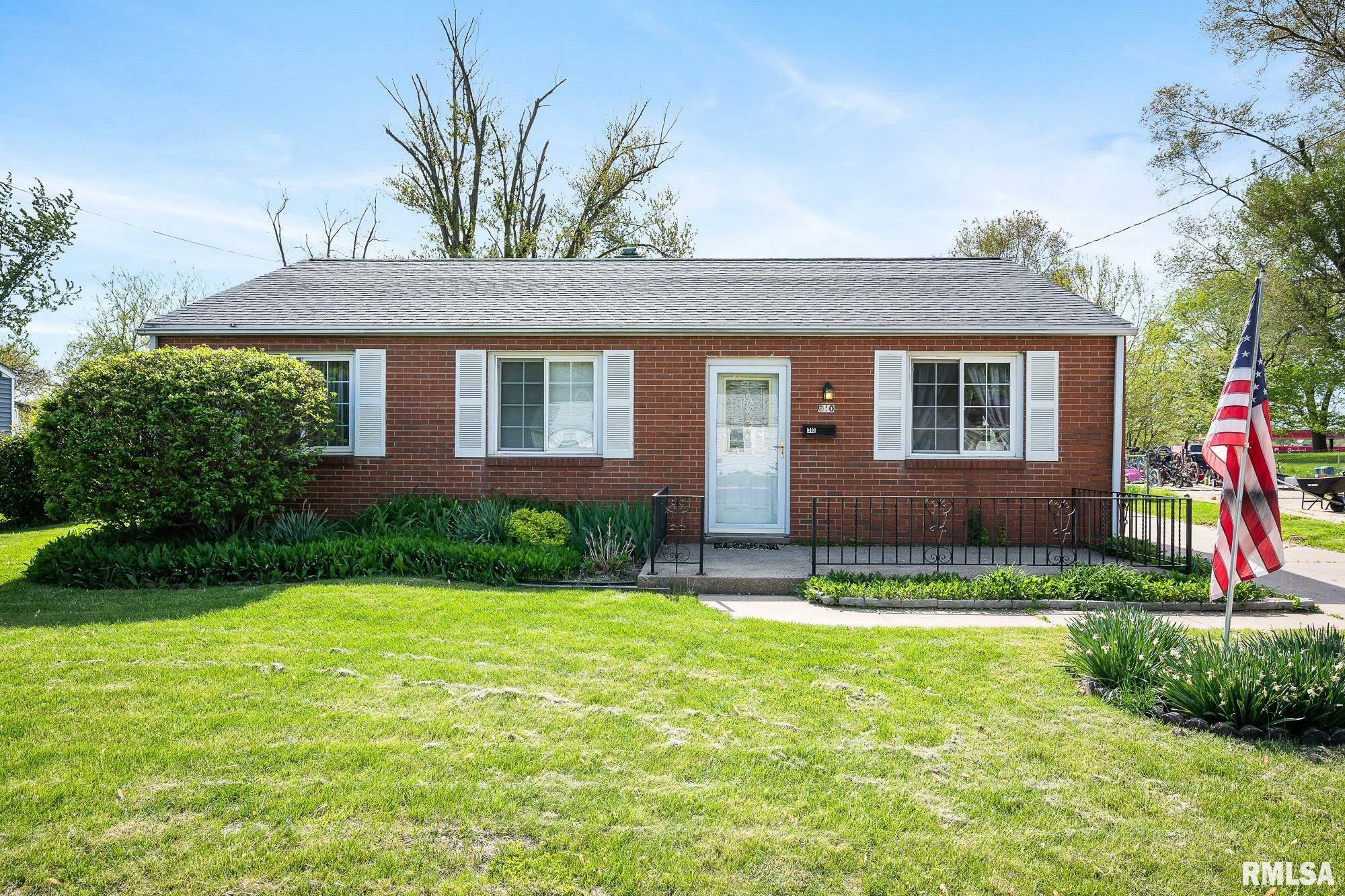 Property Photo: 310 Saint Clair Drive IL 61554