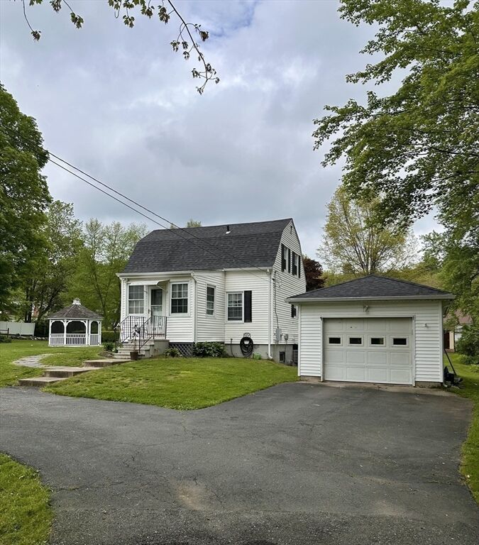 Property Photo:  17 Walnut Street  MA 01354 