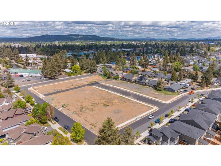 Property Photo: 61528 Parrell Rd OR 97702