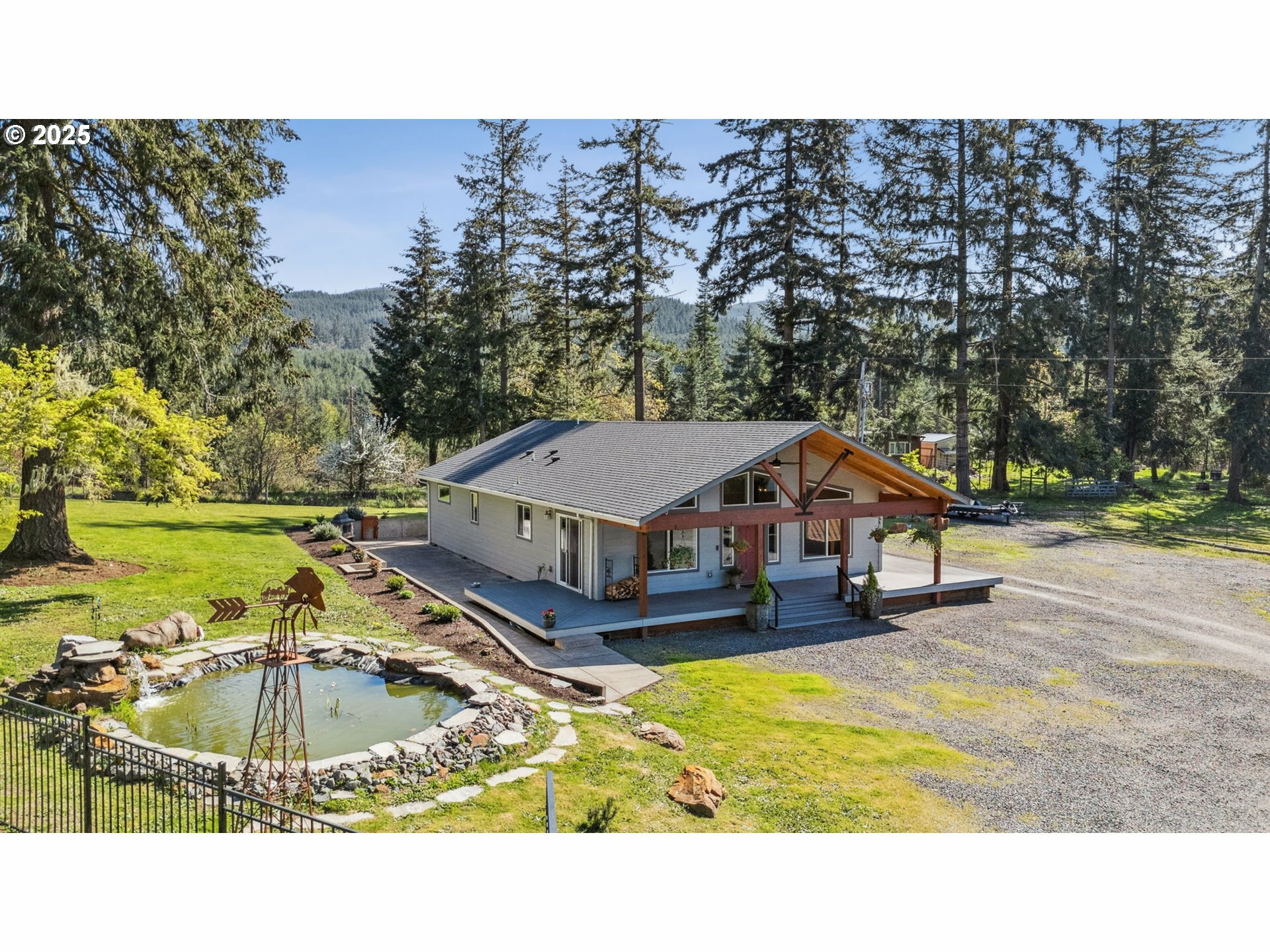 Property Photo: 82074 Bear Creek Rd OR 97426