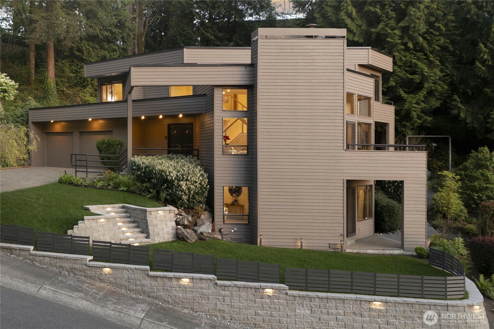 Property Photo: 13707 SE 51st Place WA 98006