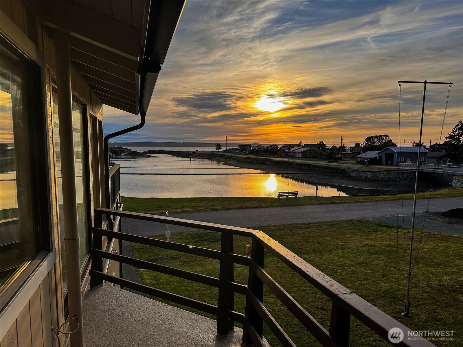 3621  Shorewood Avenue  Greenbank WA 98253 photo