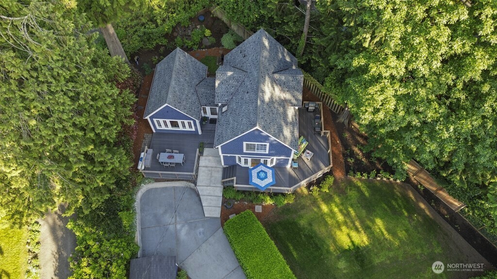 Property Photo: 8886 Woodbank Drive NE WA 98110