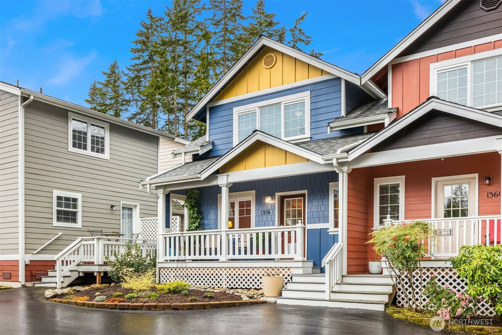 Property Photo: 1356 Stonecress Lane NE 1356 WA 98110