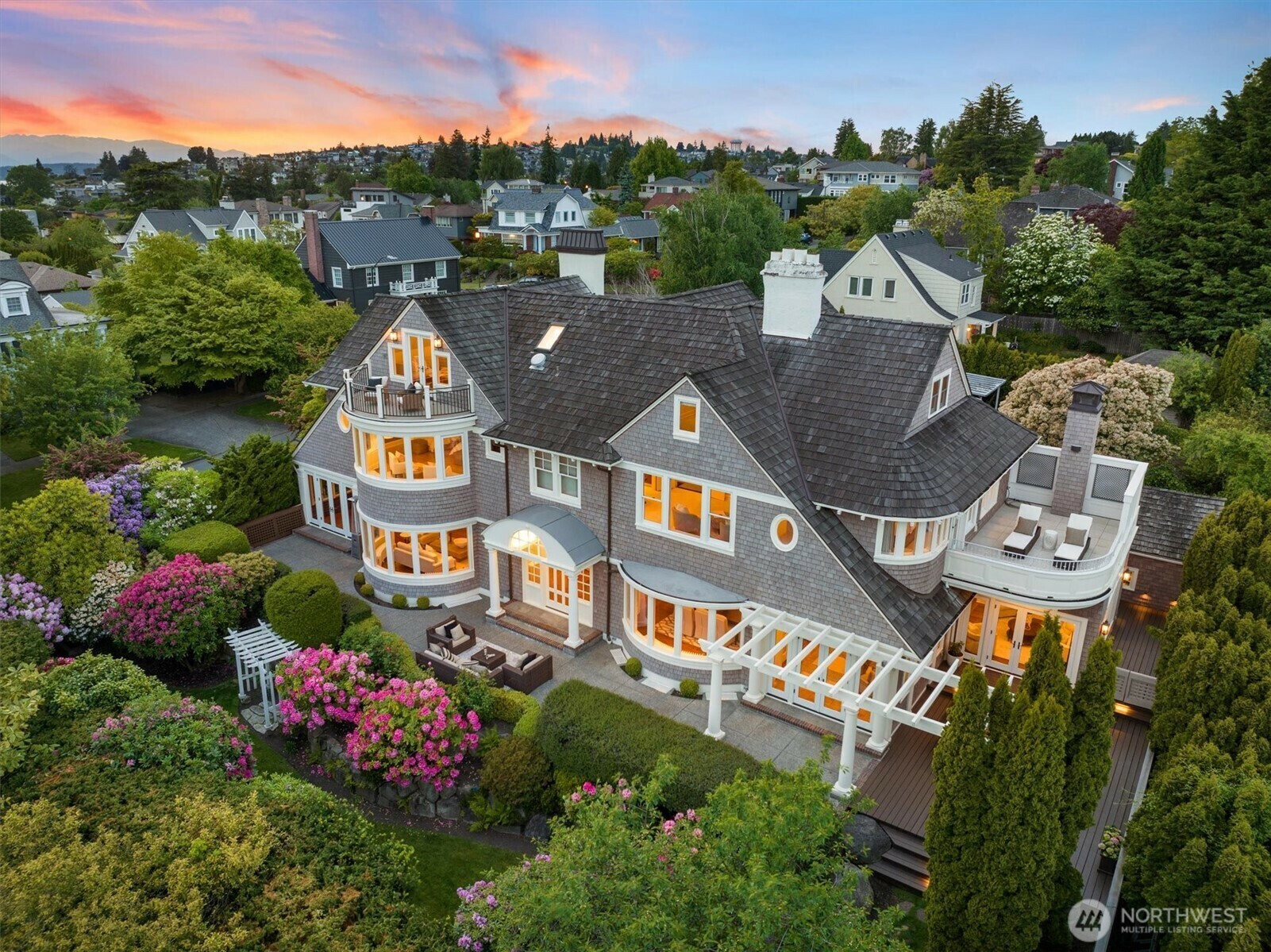 Property Photo: 2720 W Galer Street WA 98199