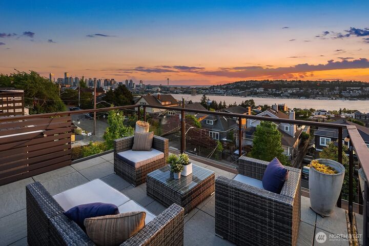 Property Photo: 2222 Broadway E WA 98102