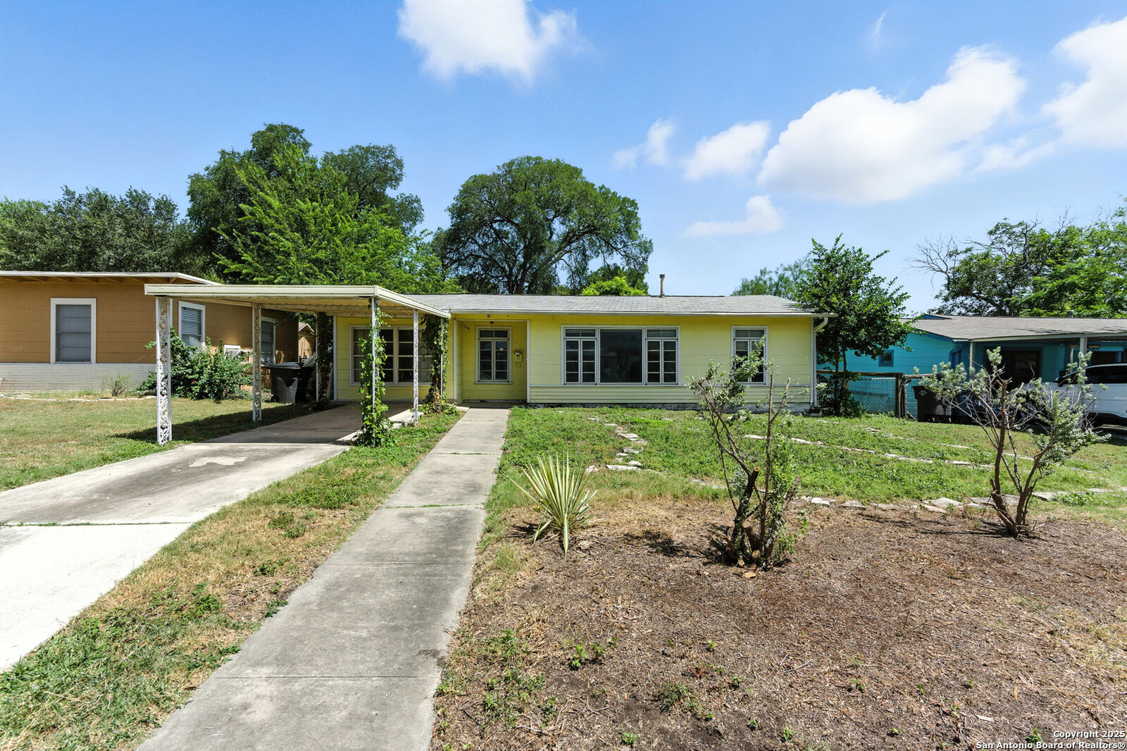 Property Photo: 427 Olney TX 78209