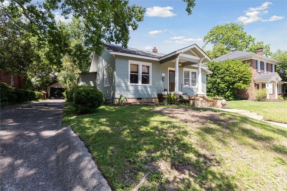 Property Photo: 532 E 50th Street GA 31405