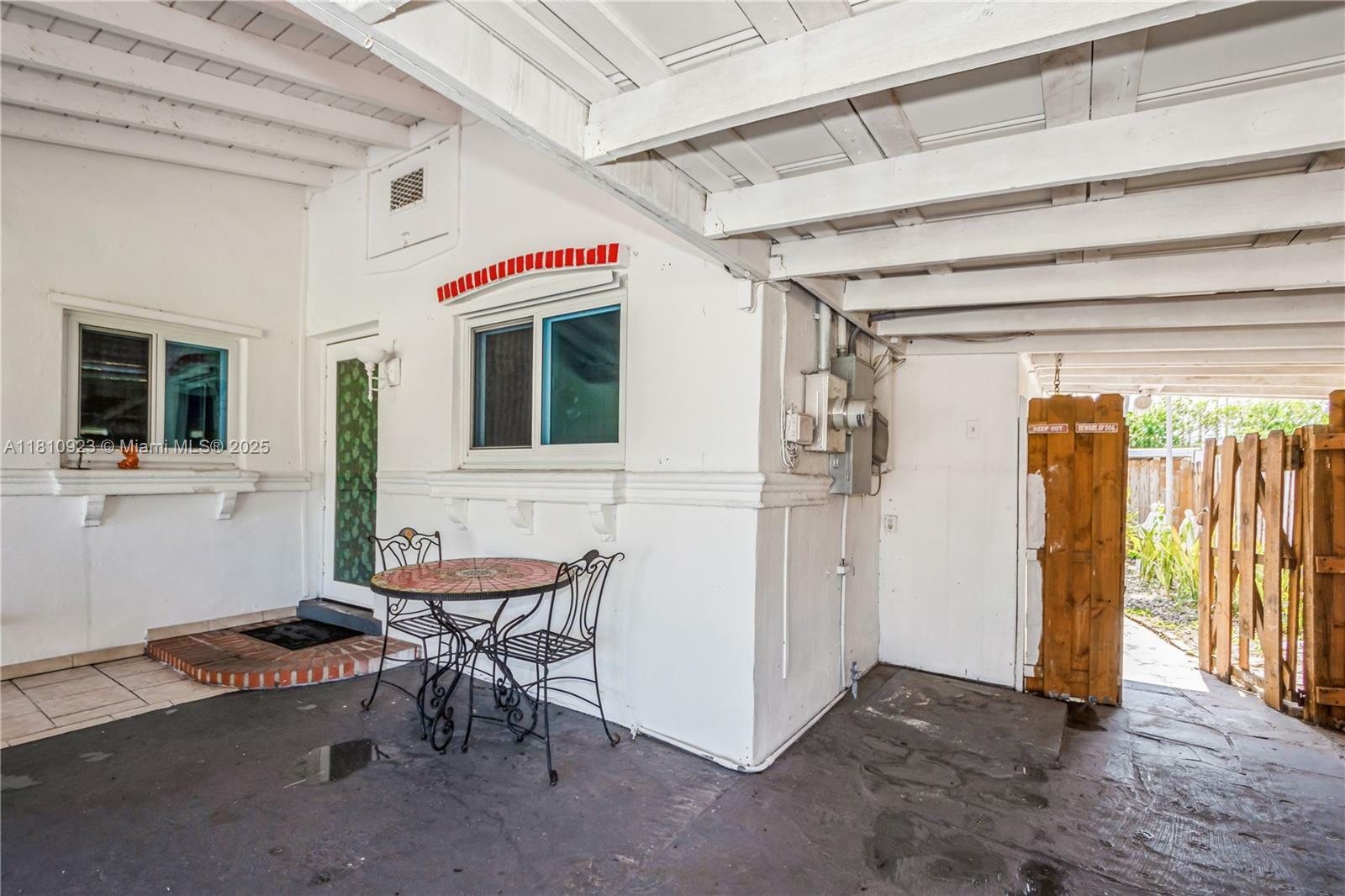 Property Photo: 4697 SW 35th Ave FL 33312