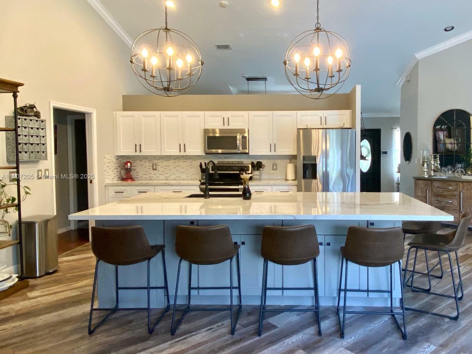 Property Photo: 1589 Eastlake Way FL 33326