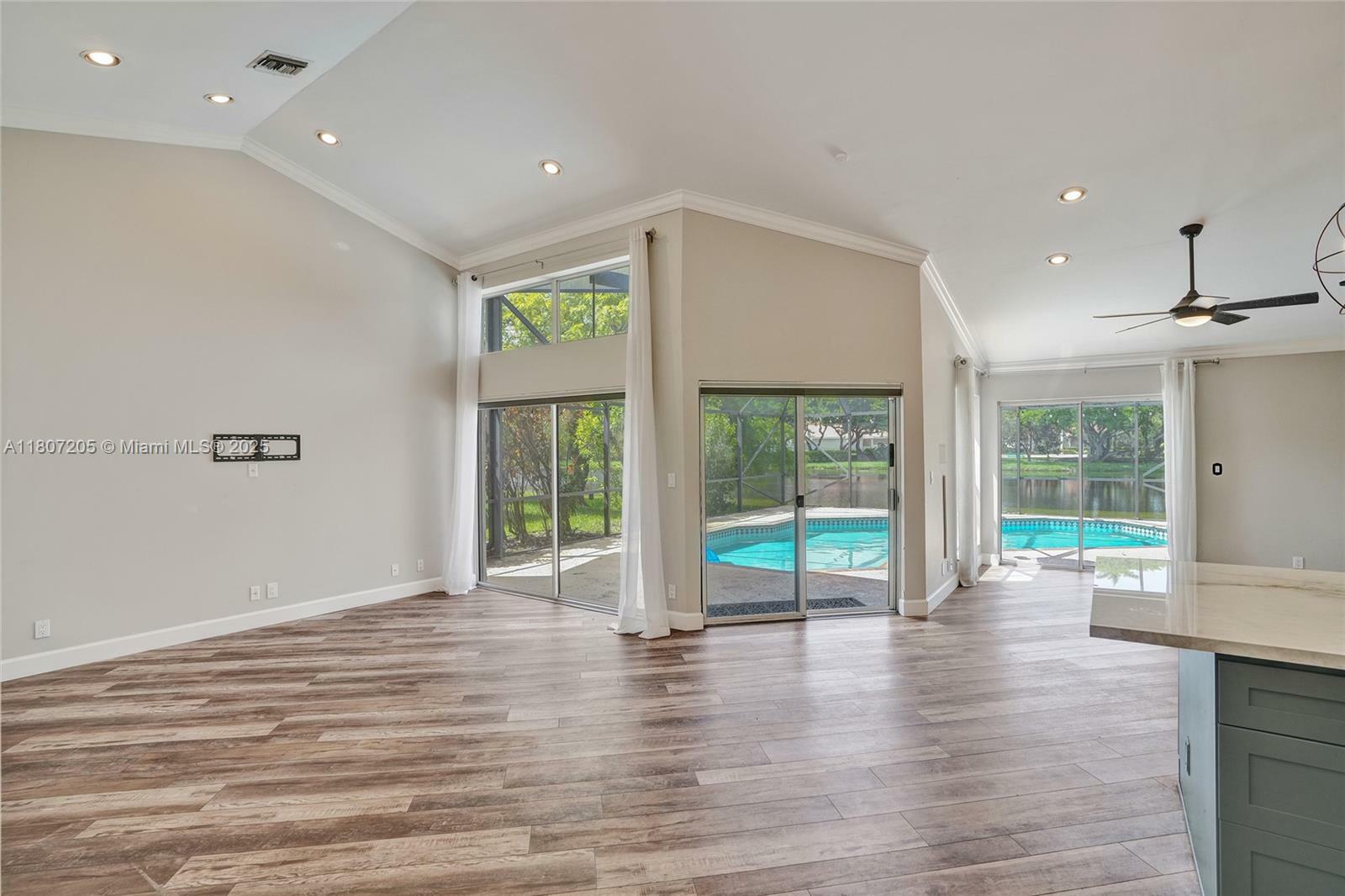 Property Photo: 1589 Eastlake Way FL 33326