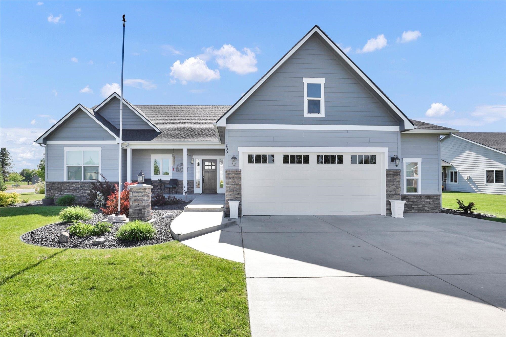 Property Photo: 1438 E Sawgrass Ln WA 99006
