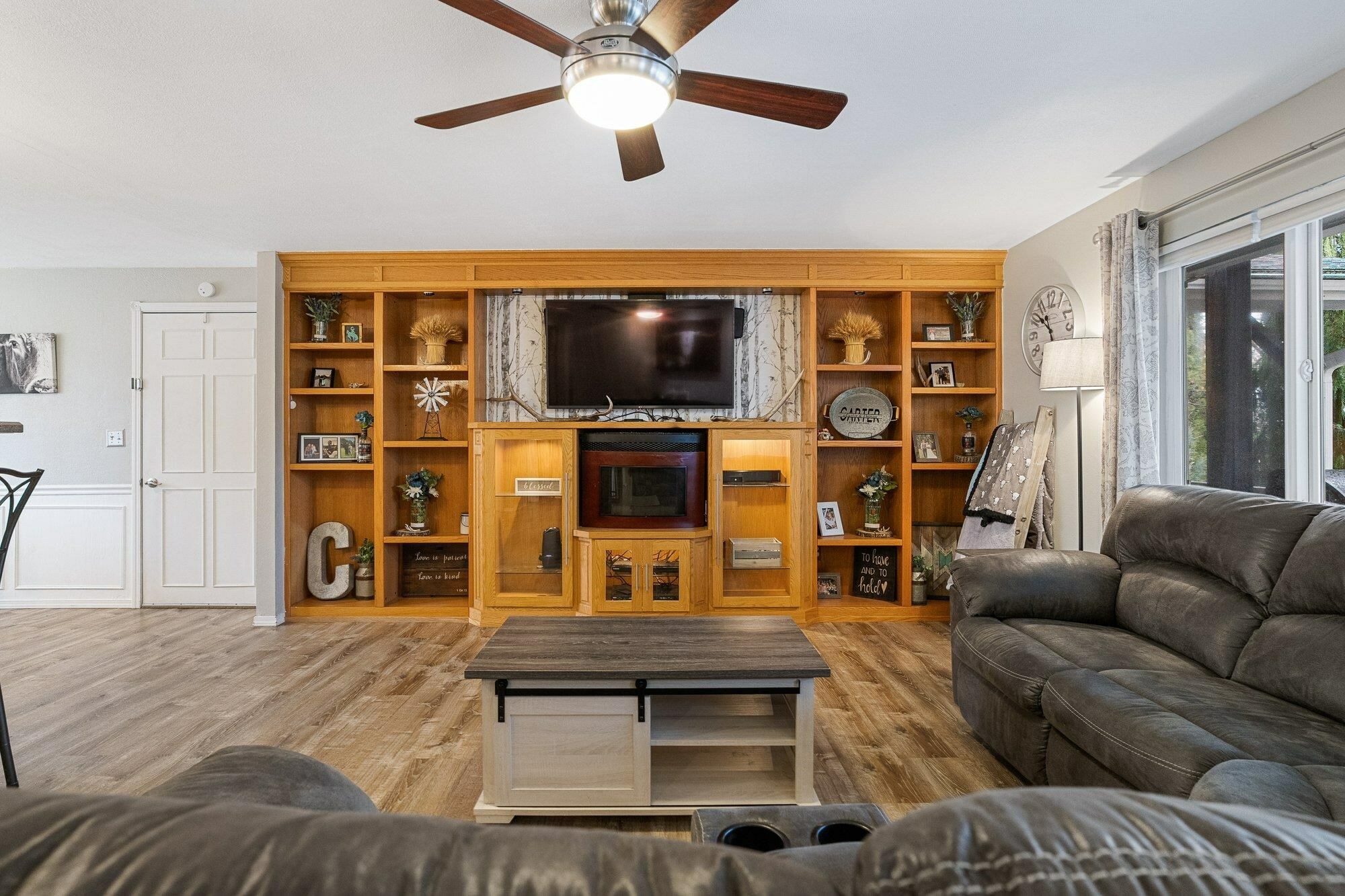 Property Photo: 220 W Evergreen Dr WA 99141