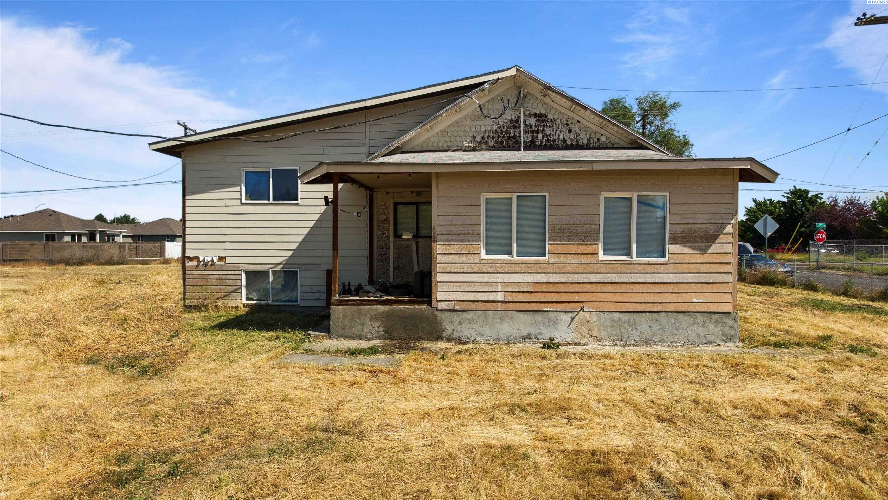 Property Photo: 230 E 27th WA 99337