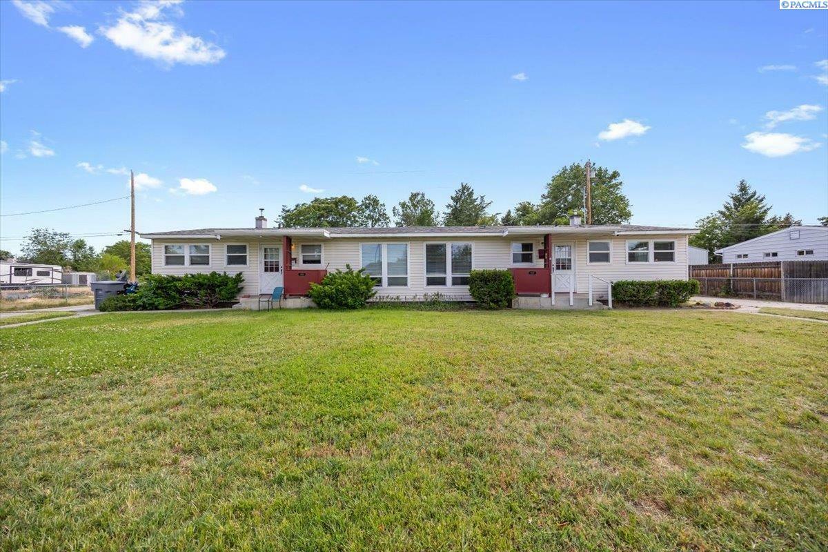 Property Photo: 2115/2117 Symons St WA 99354