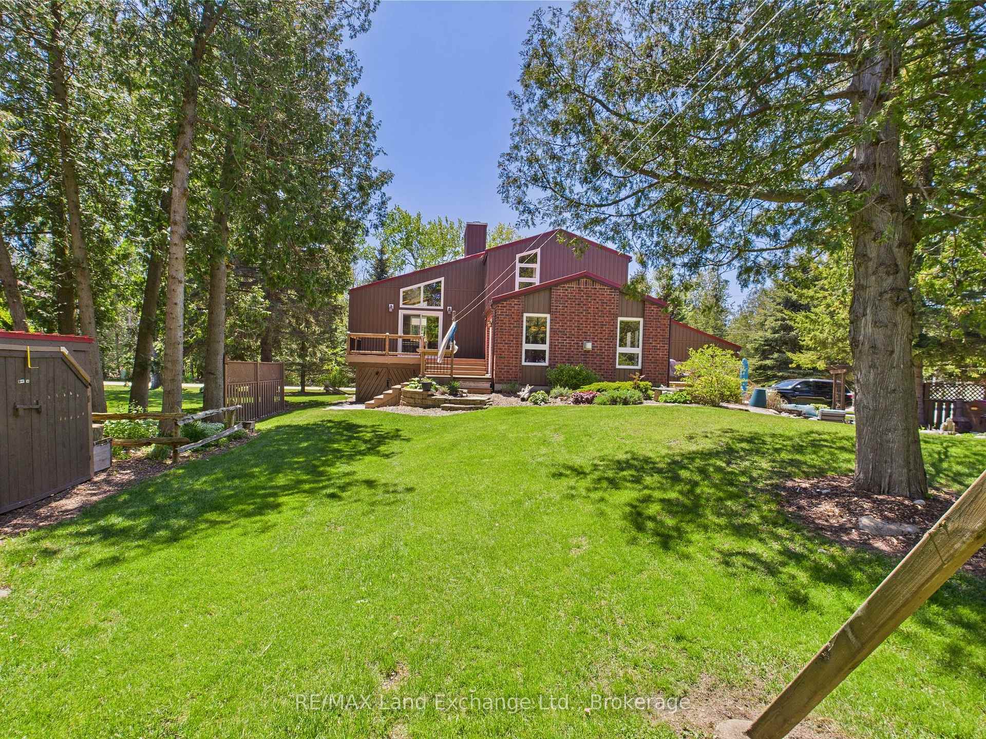 Property Photo:  40 Eastwood Crescent  ON N2Z 2X6 