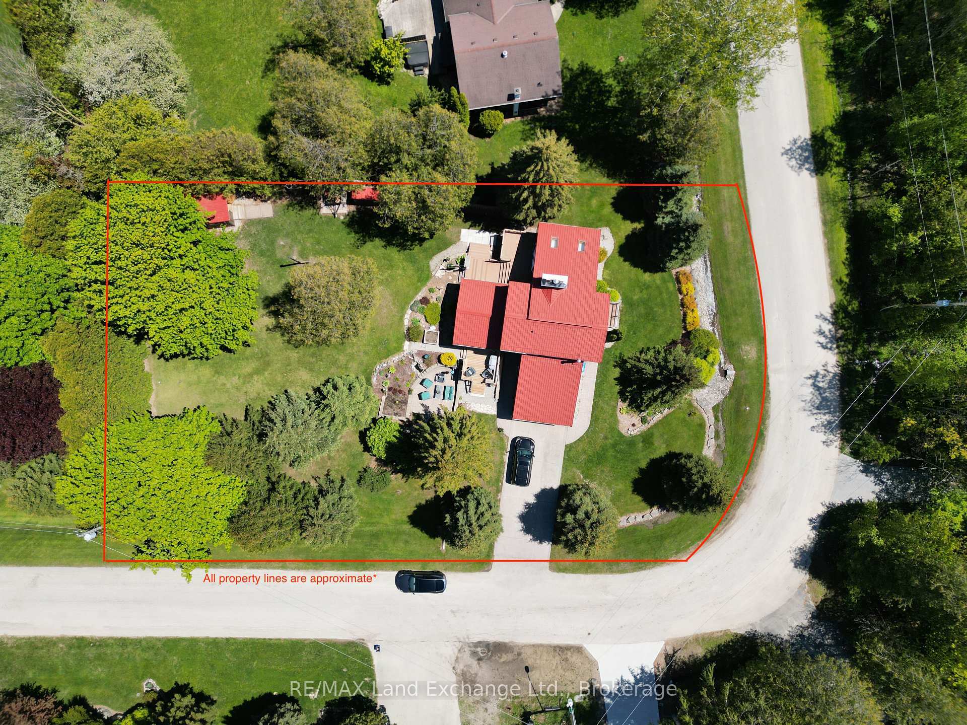 Property Photo: 40 Eastwood Crescent ON N2Z 2X6