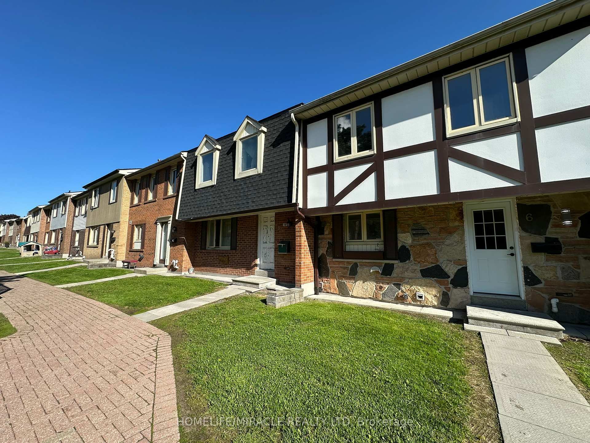 Property Photo: 270 Timberbank Boulevard 6 ON M1W 2M1