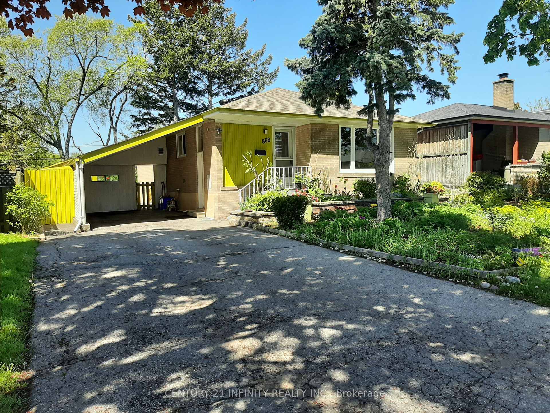 Property Photo: 868 Antonio Street ON L1W 1T3