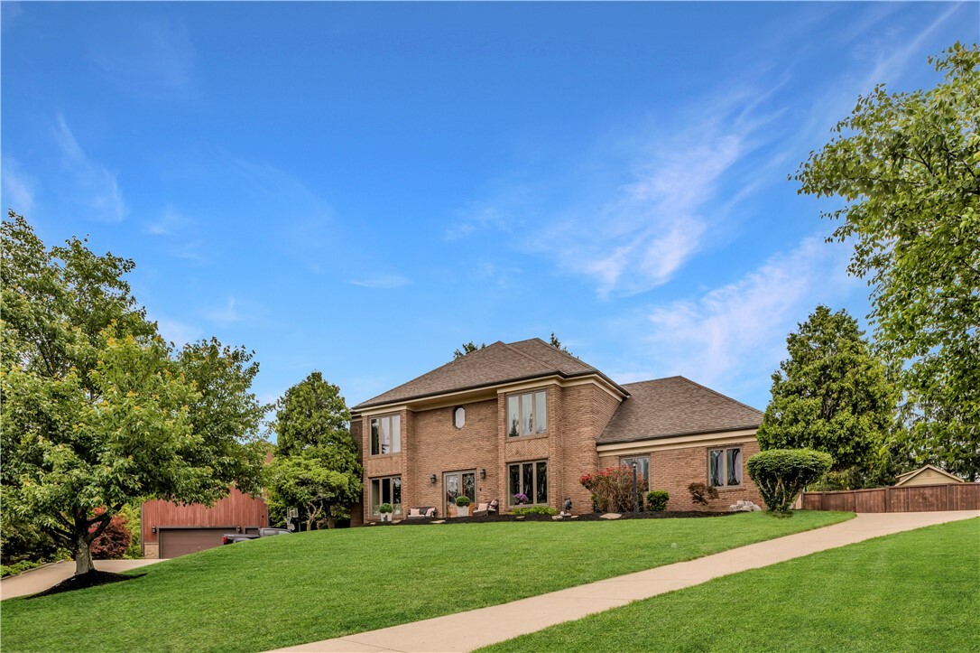 Property Photo: 207 Springhouse Dr PA 15025