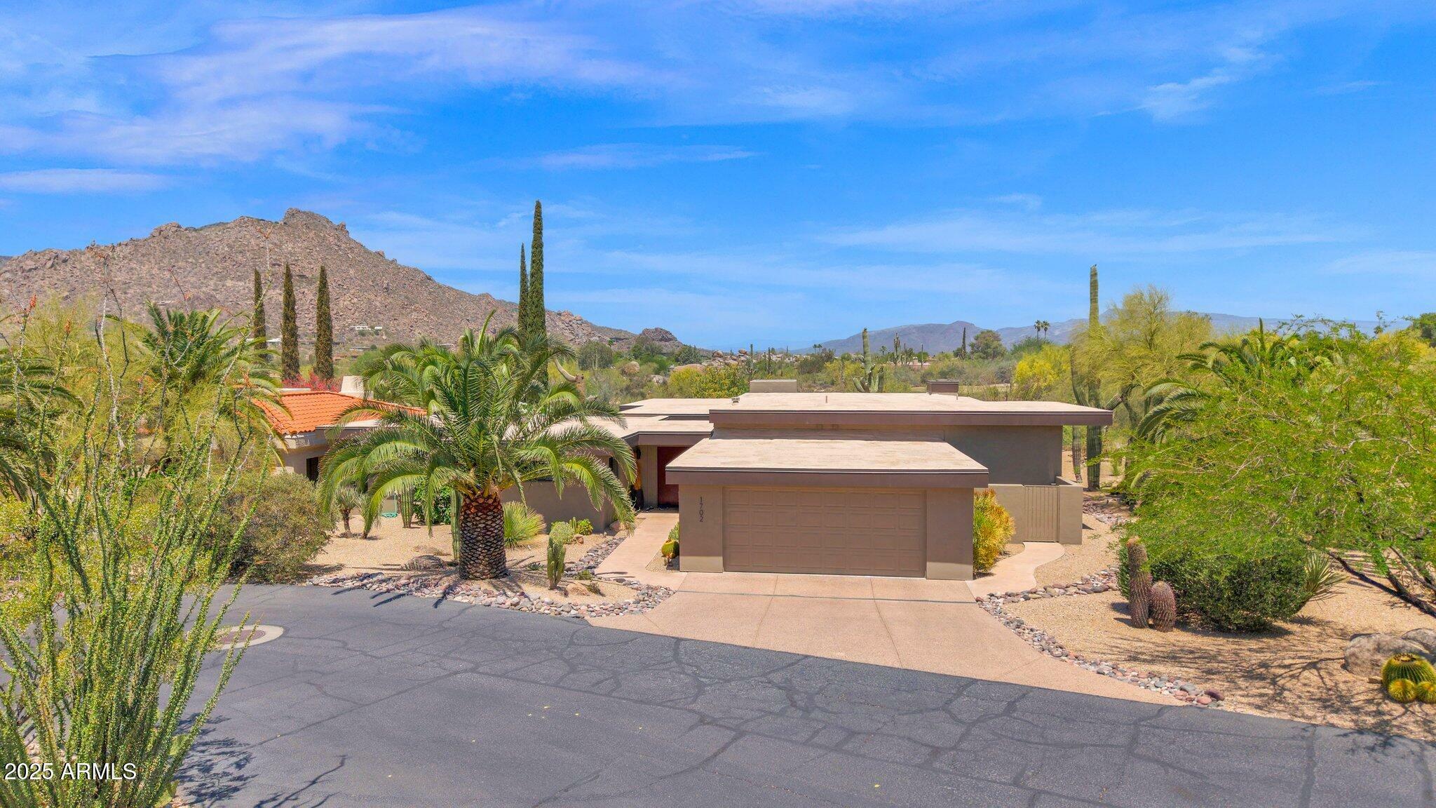 Property Photo: 1702 E Staghorn Lane AZ 85377