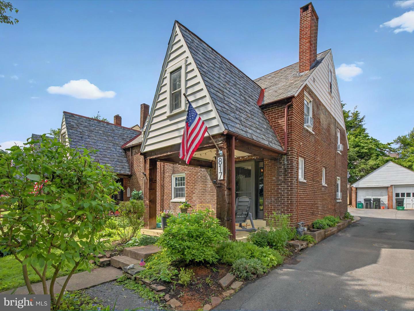 Property Photo:  817 Helen Avenue  PA 17601 