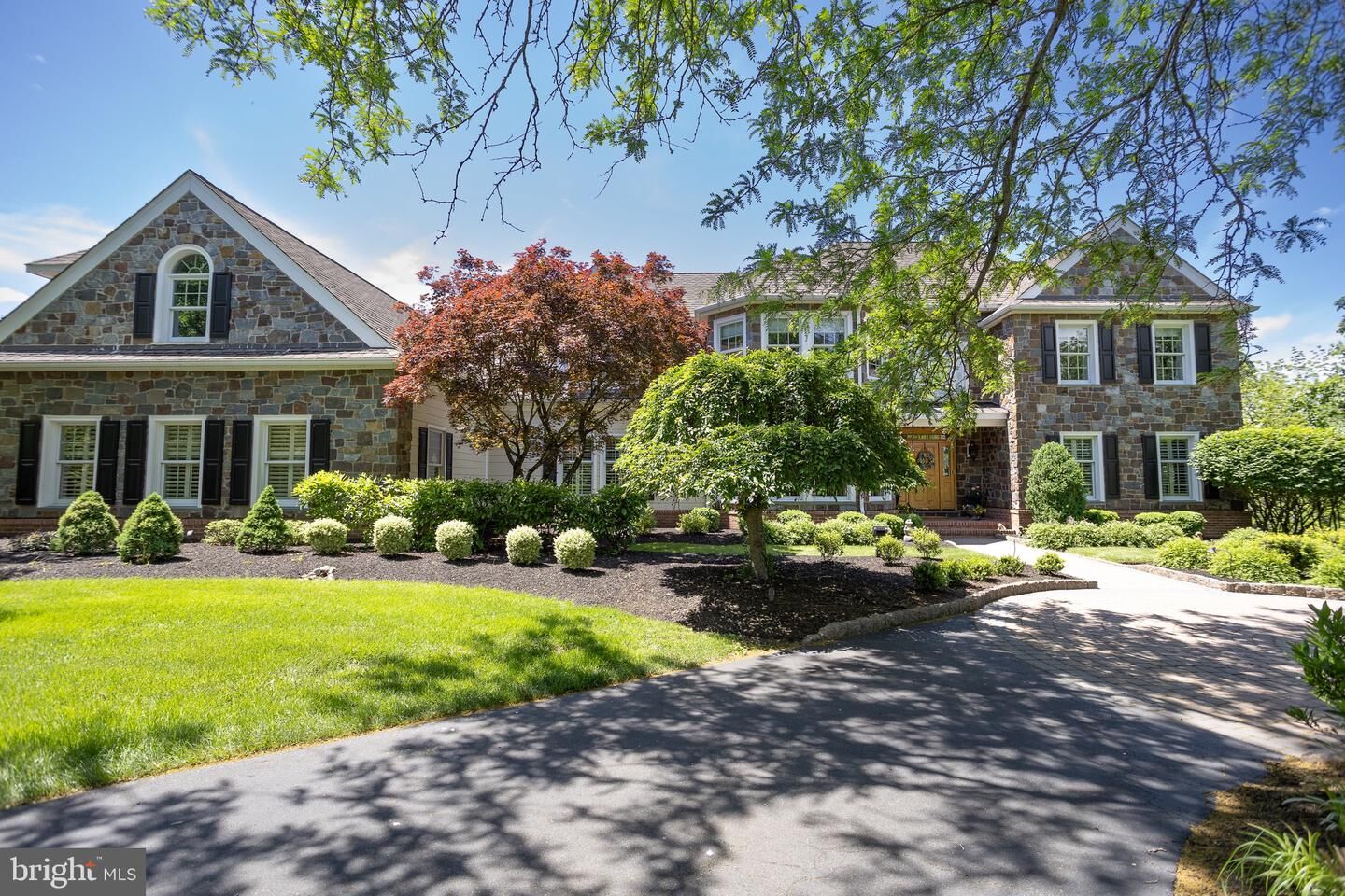 Property Photo: 9 Greenbriar Circle PA 18940