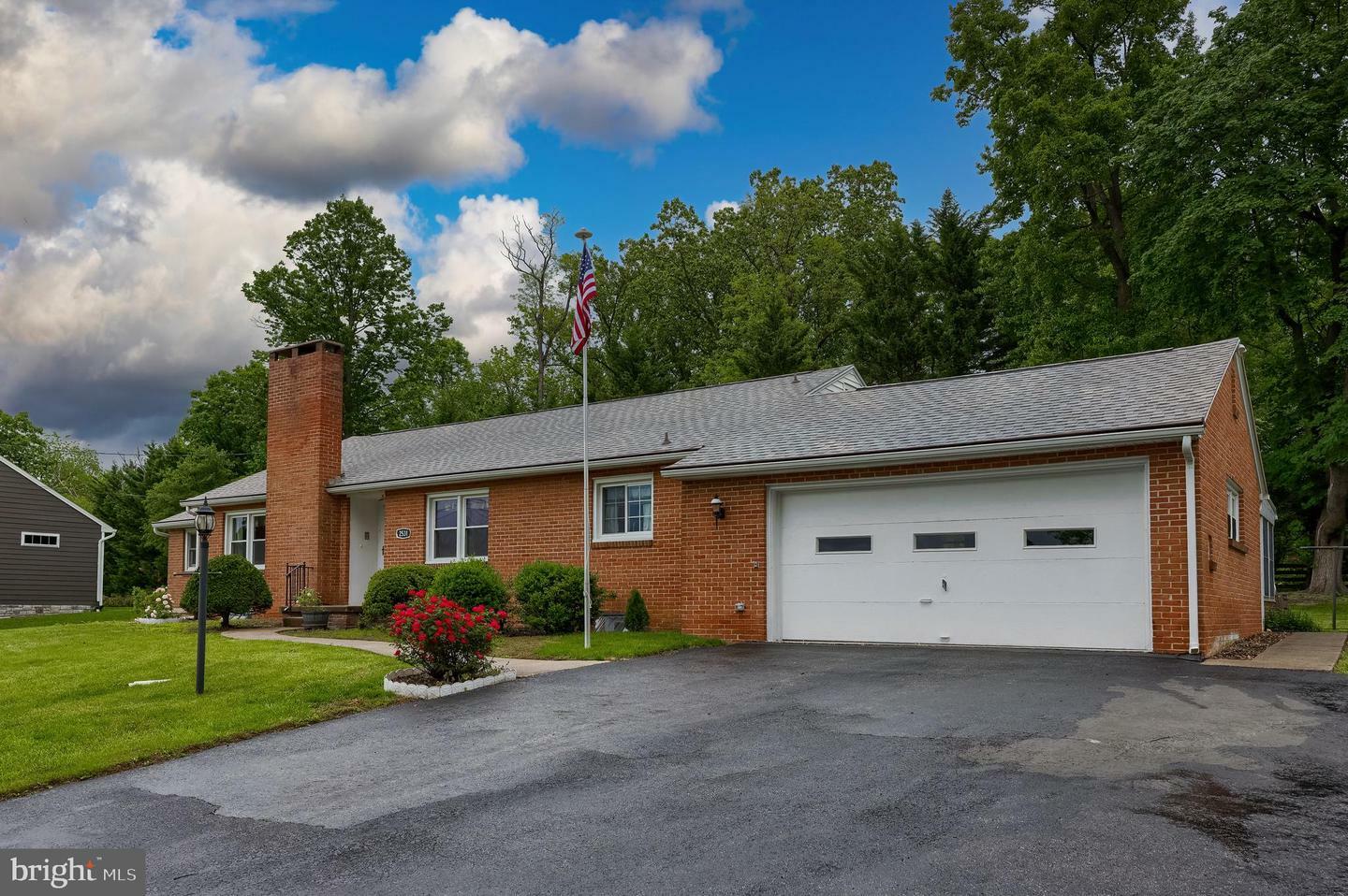Property Photo: 2531 Edgewood Lane PA 17403