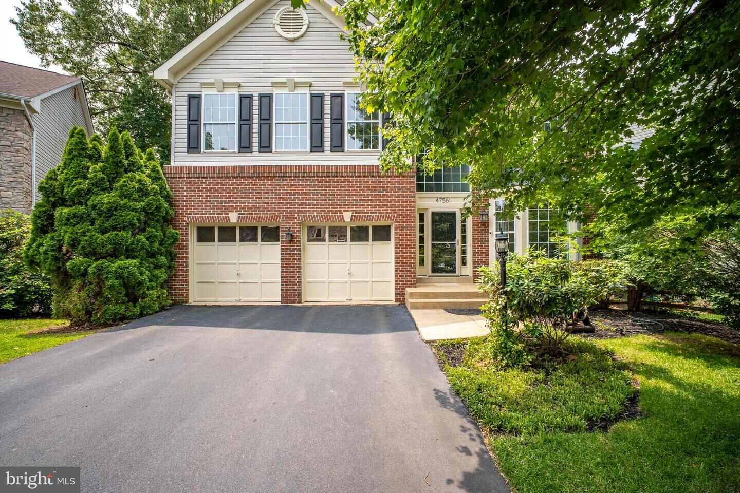 Property Photo: 47561 Hidden Cove Court VA 20165