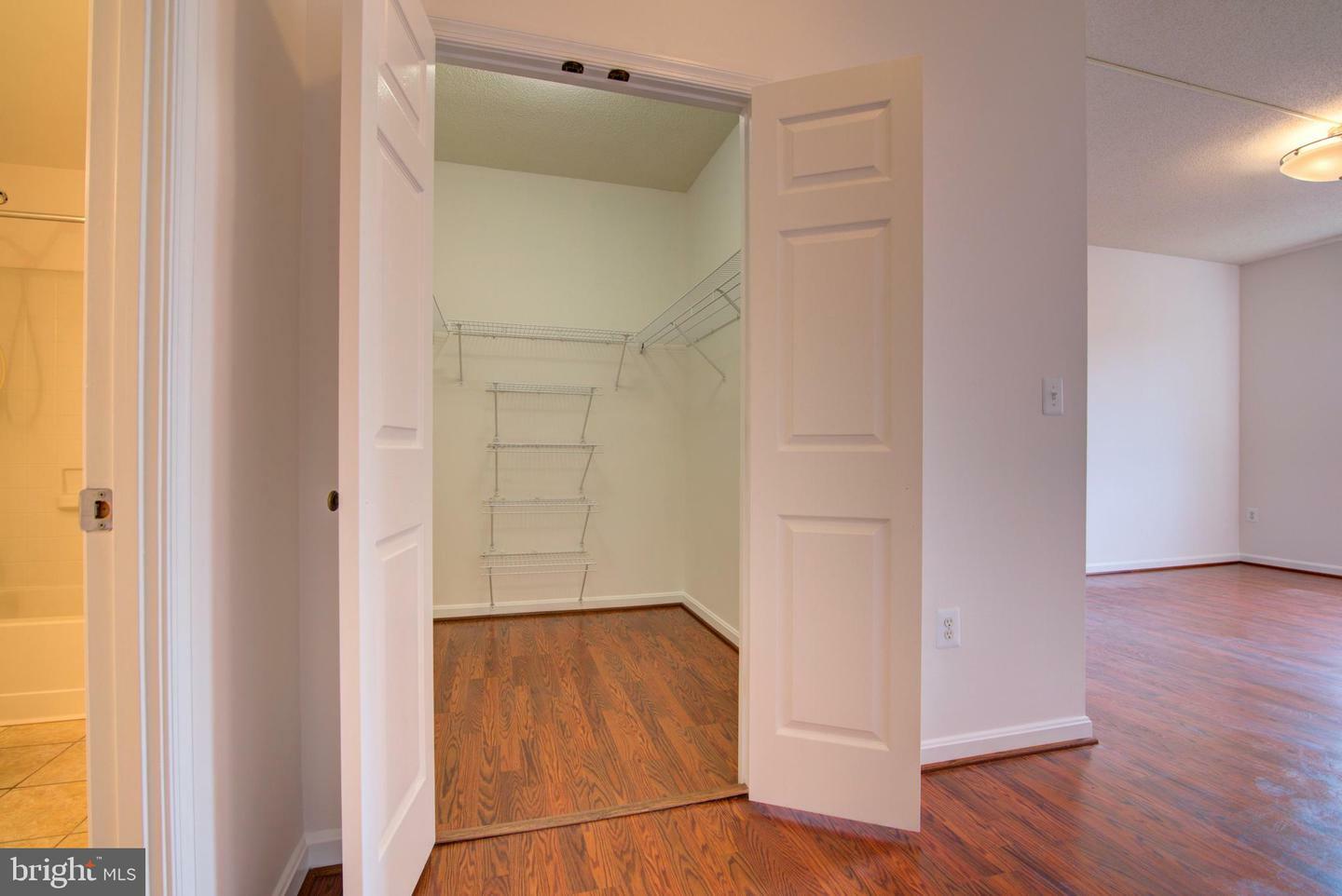 Property Photo: 19365 Cypress Ridge Terrace 401 VA 20176