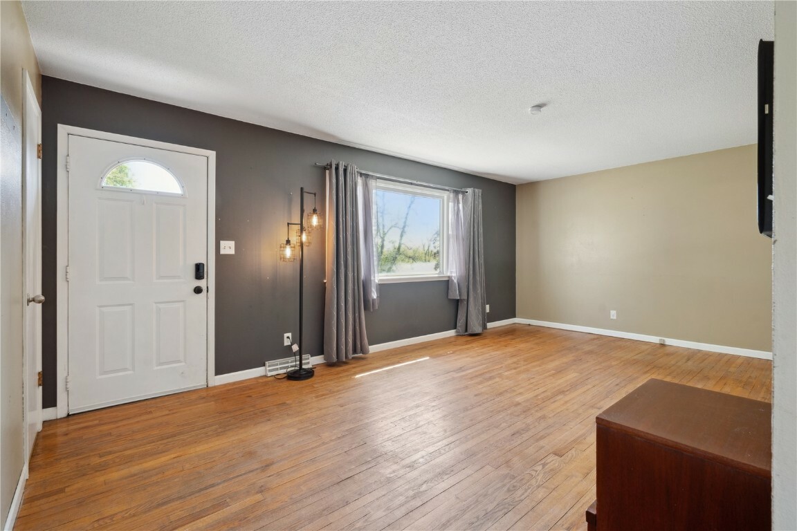 Property Photo: 1000 Parkview Drive IA 52302