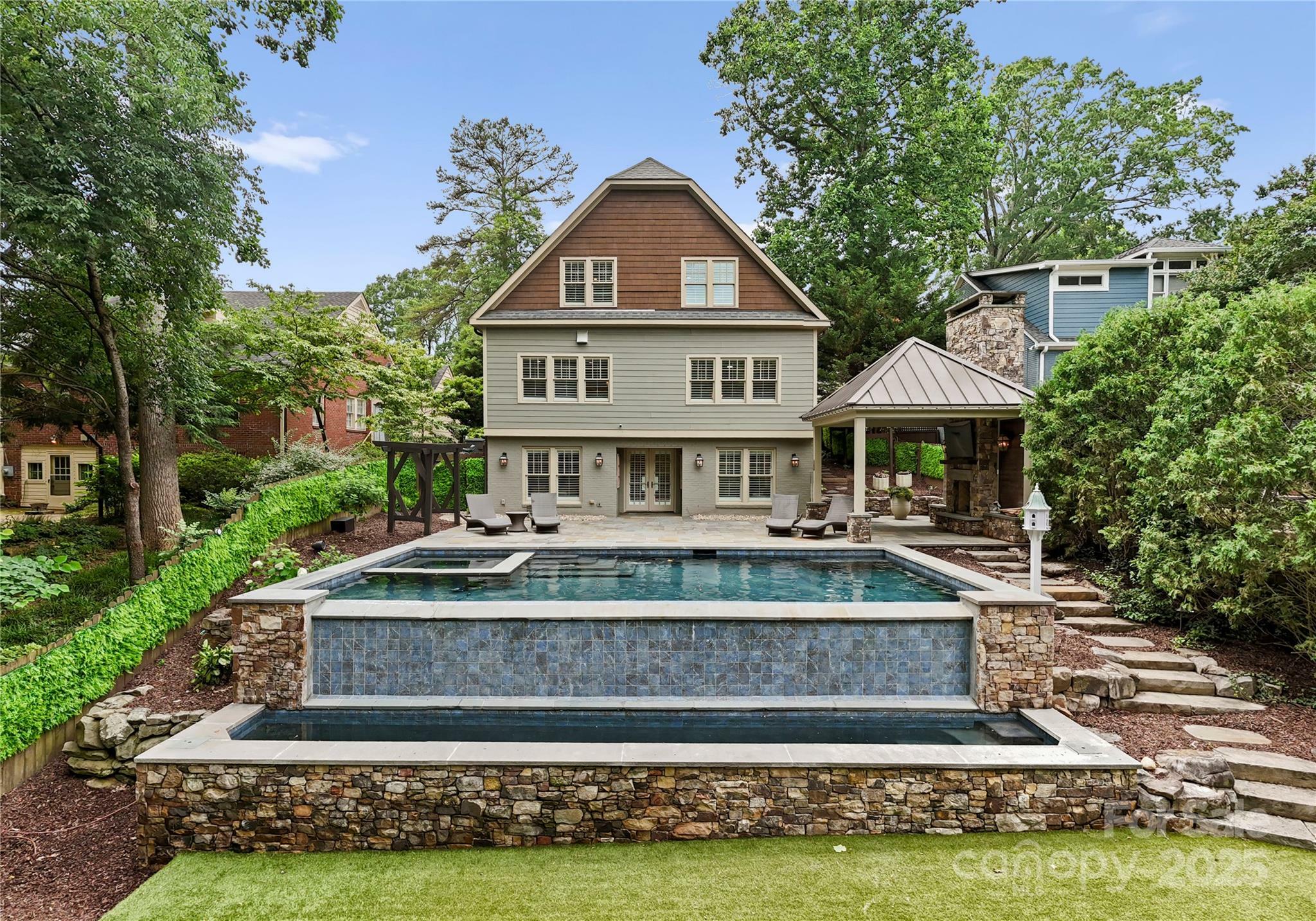 Property Photo: 2809 Glendale Road NC 28209