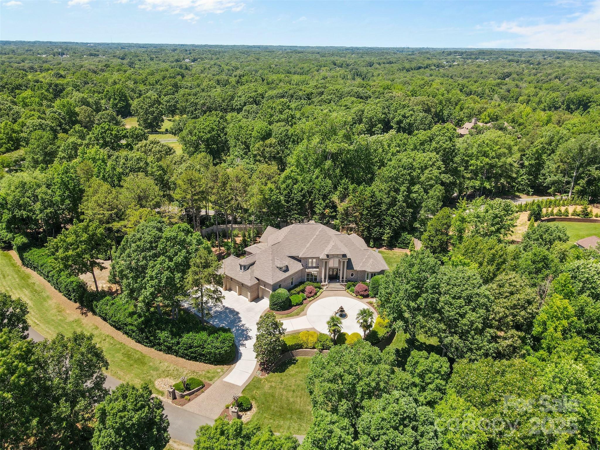 Property Photo: 1405 Saratoga Woods Drive NC 28173