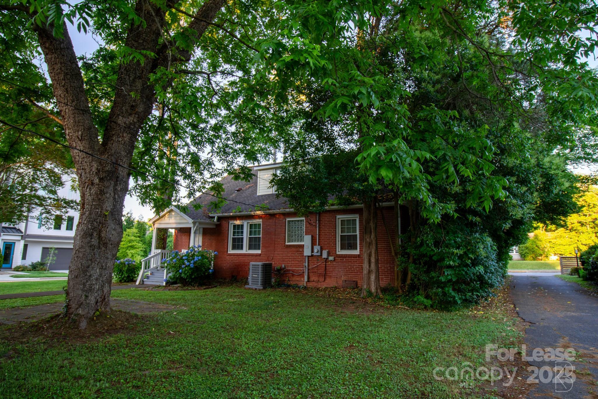 Property Photo: 3400 Eastway Drive NC 28205