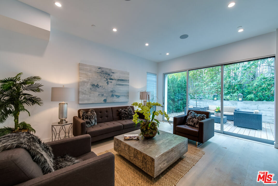 Property Photo: 723 Huntley Dr CA 90069