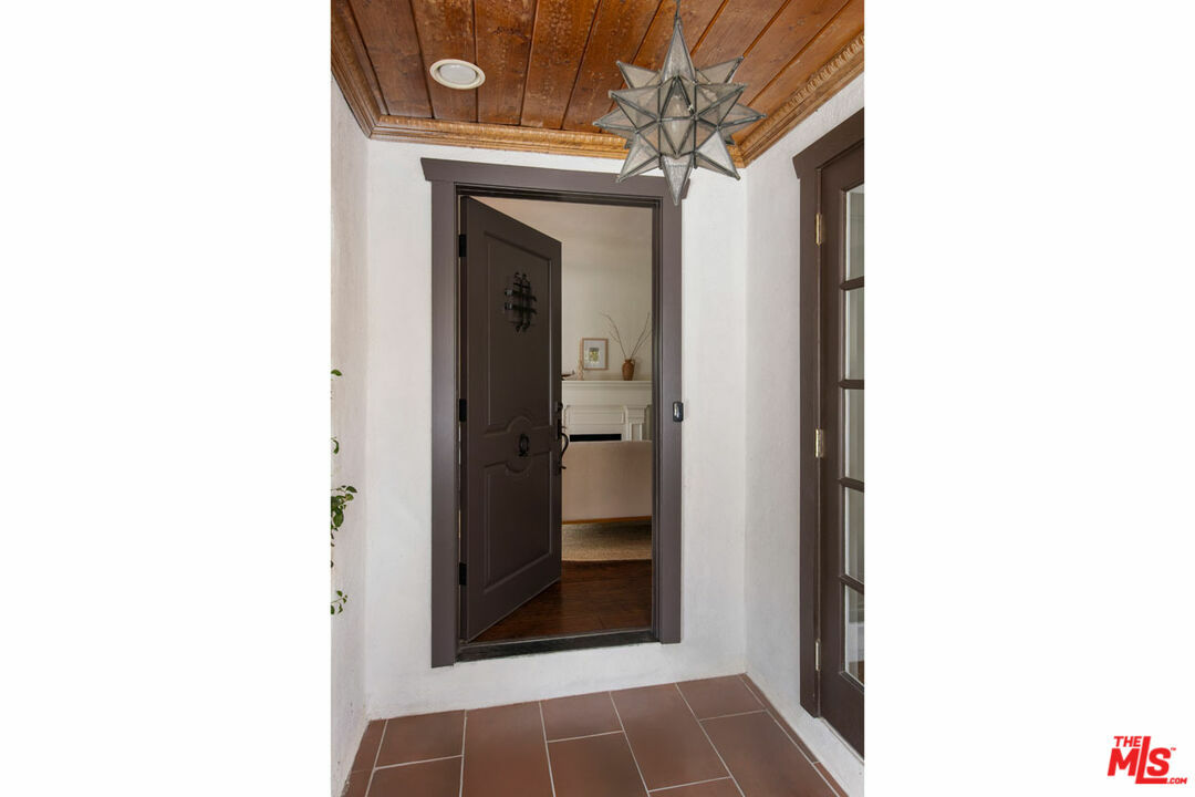 Property Photo:  2919 Gleneden St  CA 90039 