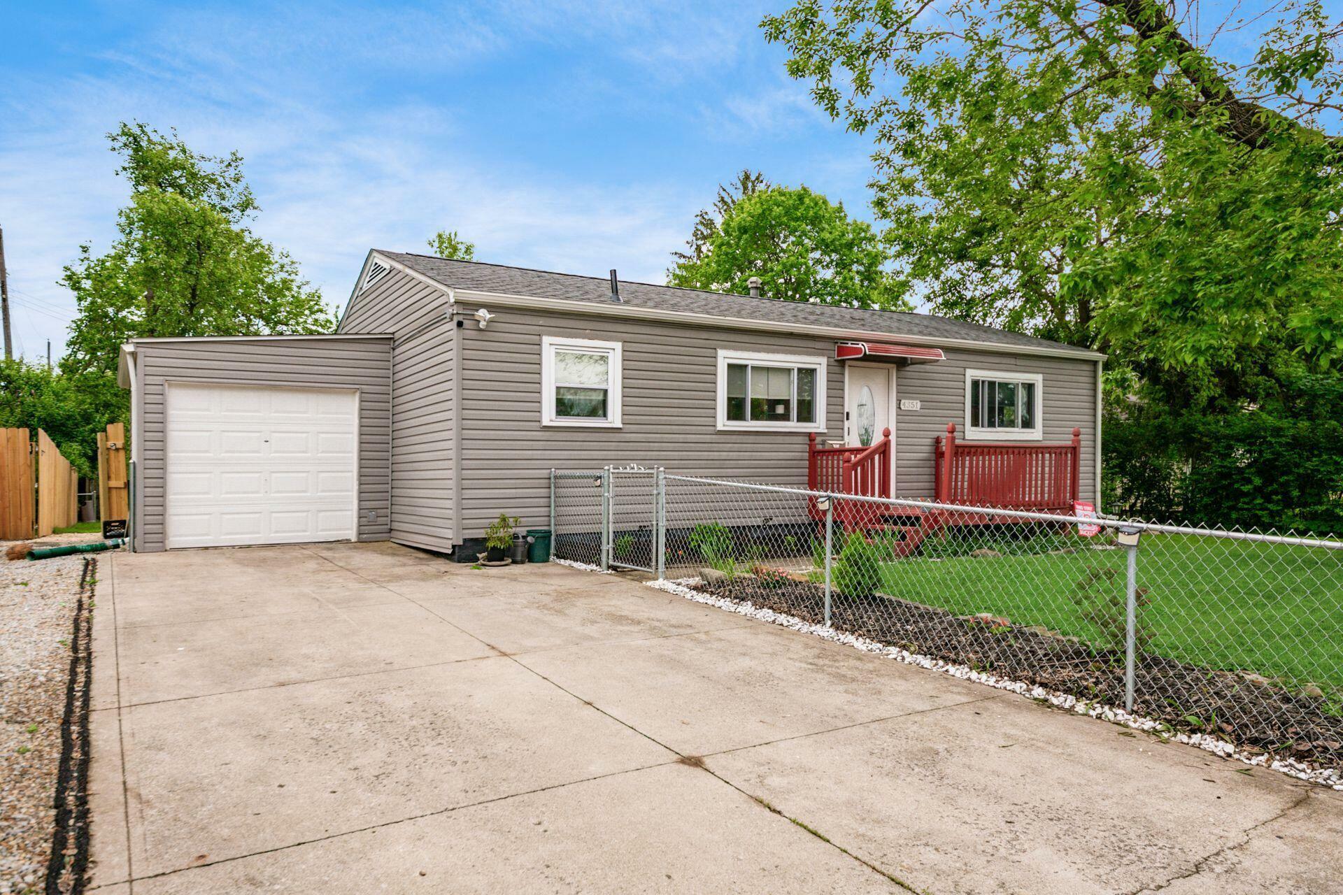 Property Photo: 4351 Broadhurst Drive OH 43213