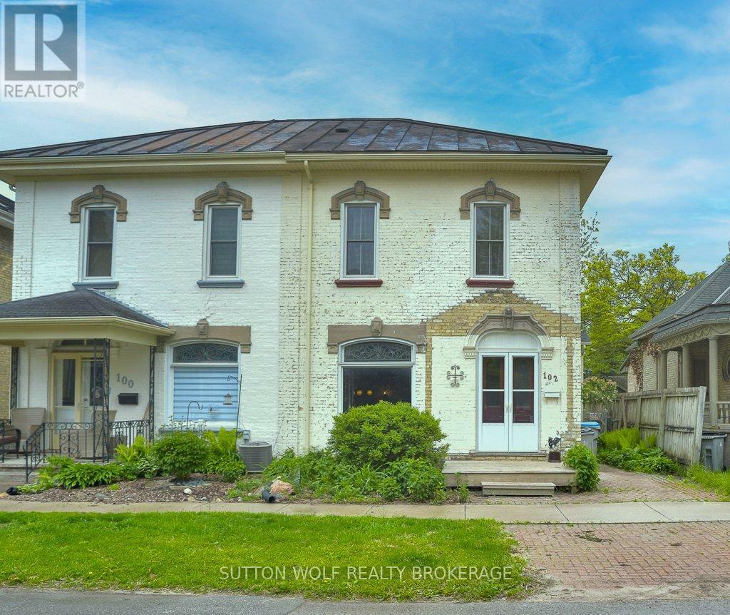 Photo de la propriété: 102 Front Street West ON N7G 1X8