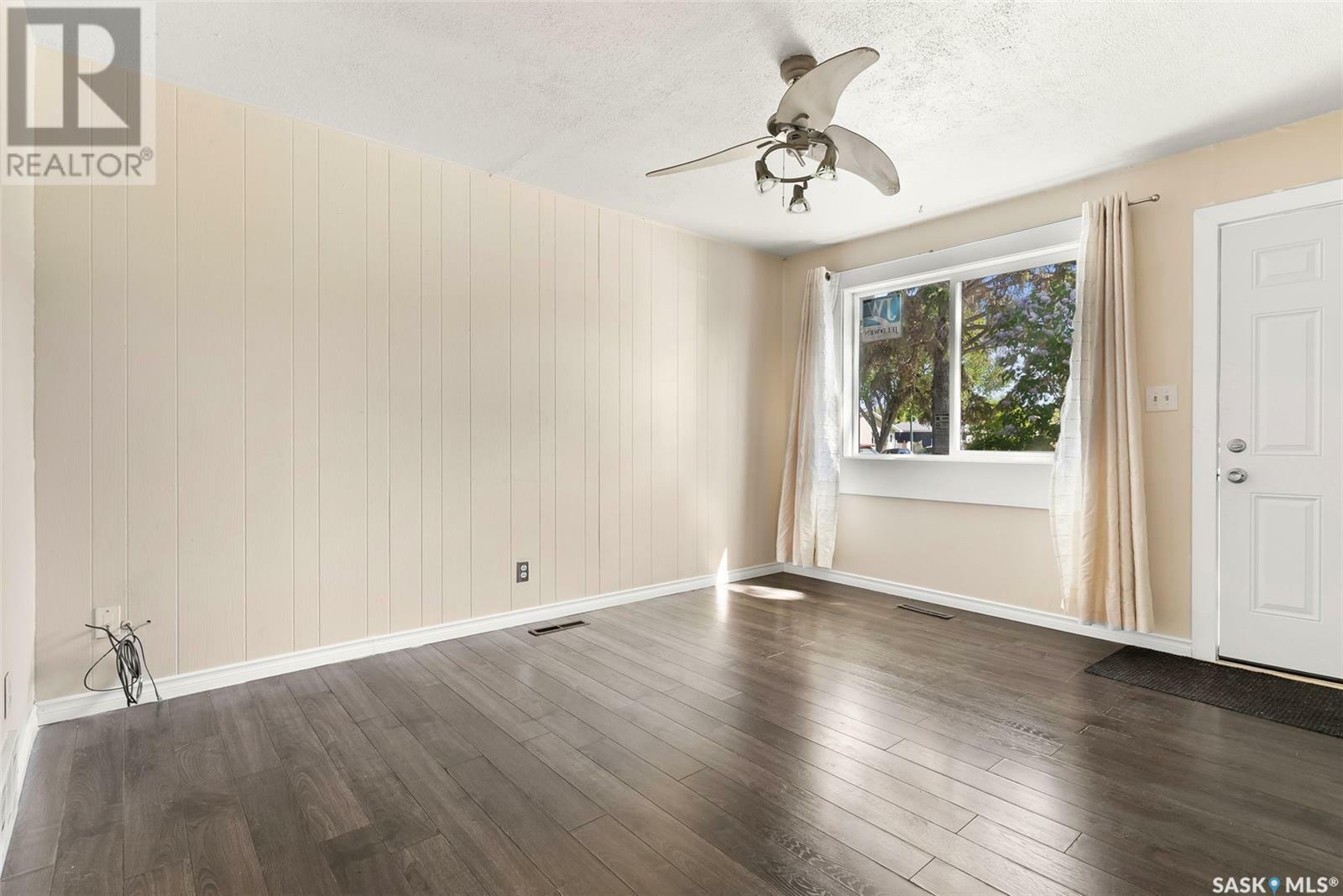 Property Photo: 4506 2nd Avenue N SK S4R 0Y4