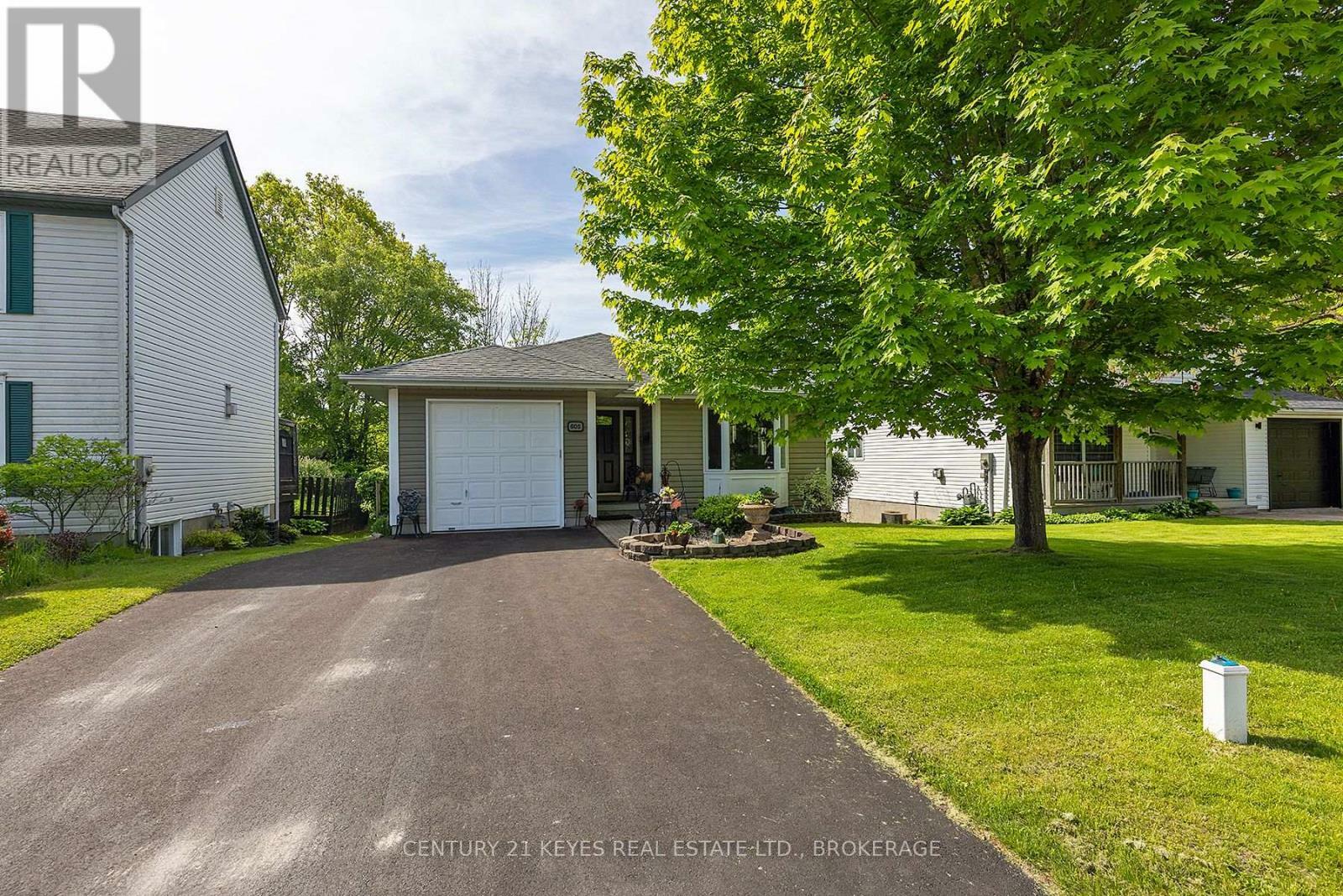 Property Photo:  605 Arthur Street  ON K7G 3C5 