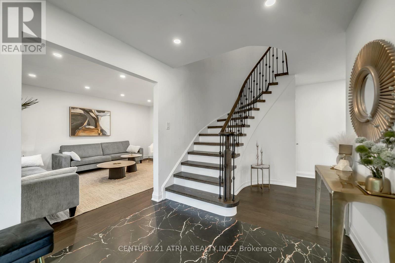 Property Photo:  65 Worthington Avenue  ON L4E 2S6 